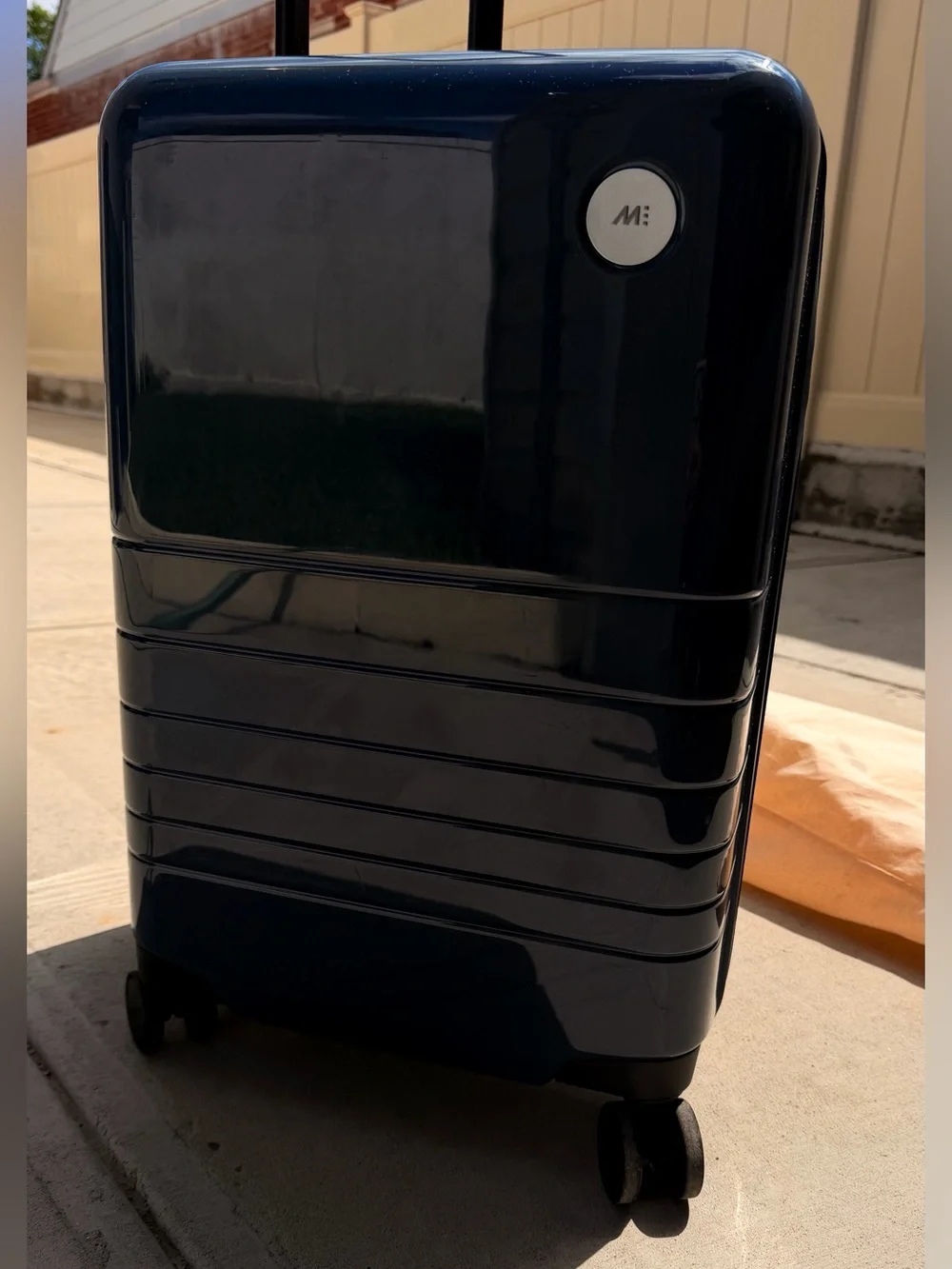 Lightweight Blue Spinner Carry-On with Organized Interior